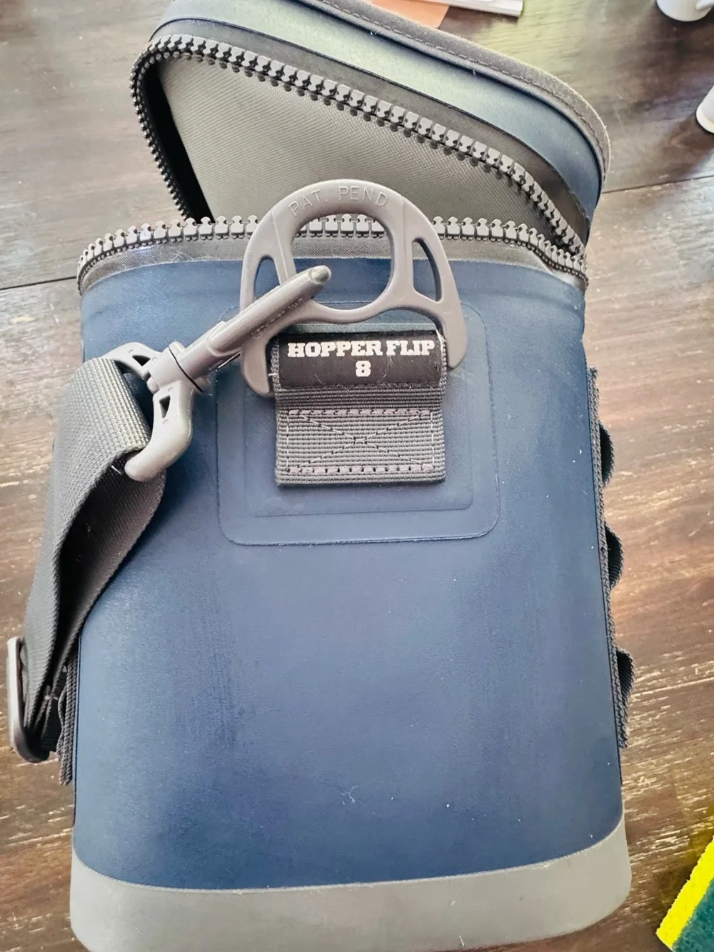 YETI Hopper Flip 8 Cooler - Navy Blue